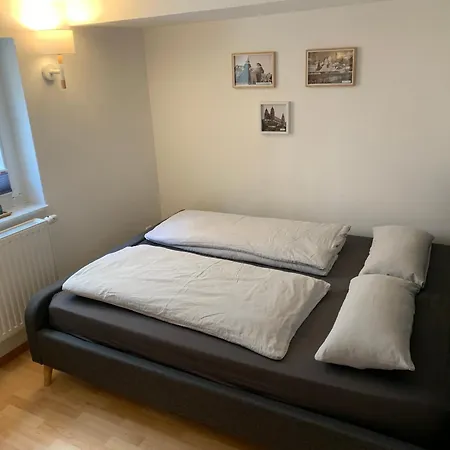Zentrale Altbauwohnung Mit Flair *